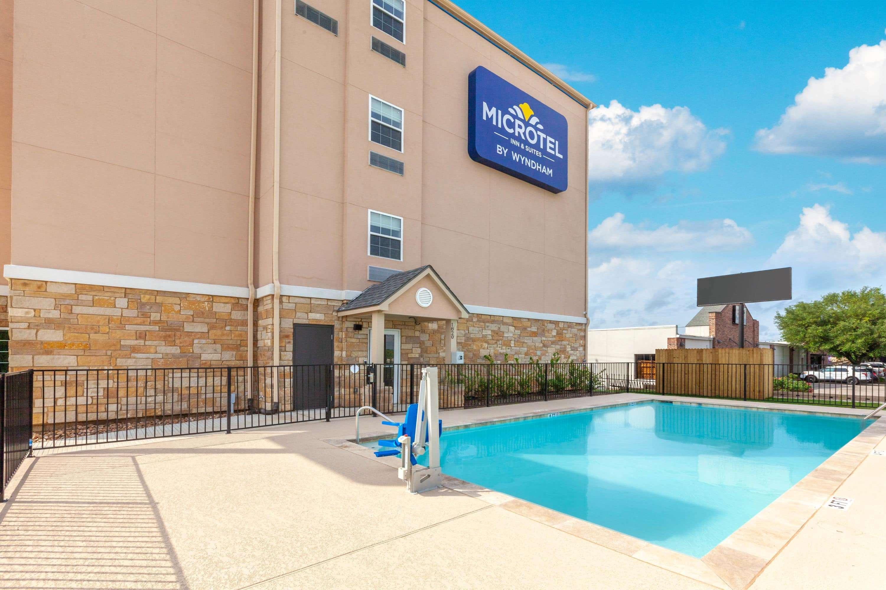 Microtel Inn & Suites By Wyndham College Station Zewnętrze zdjęcie